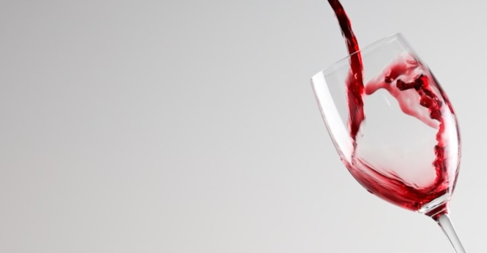 Errori comuni con il vino – cosa evitare per gustarlo al meglio